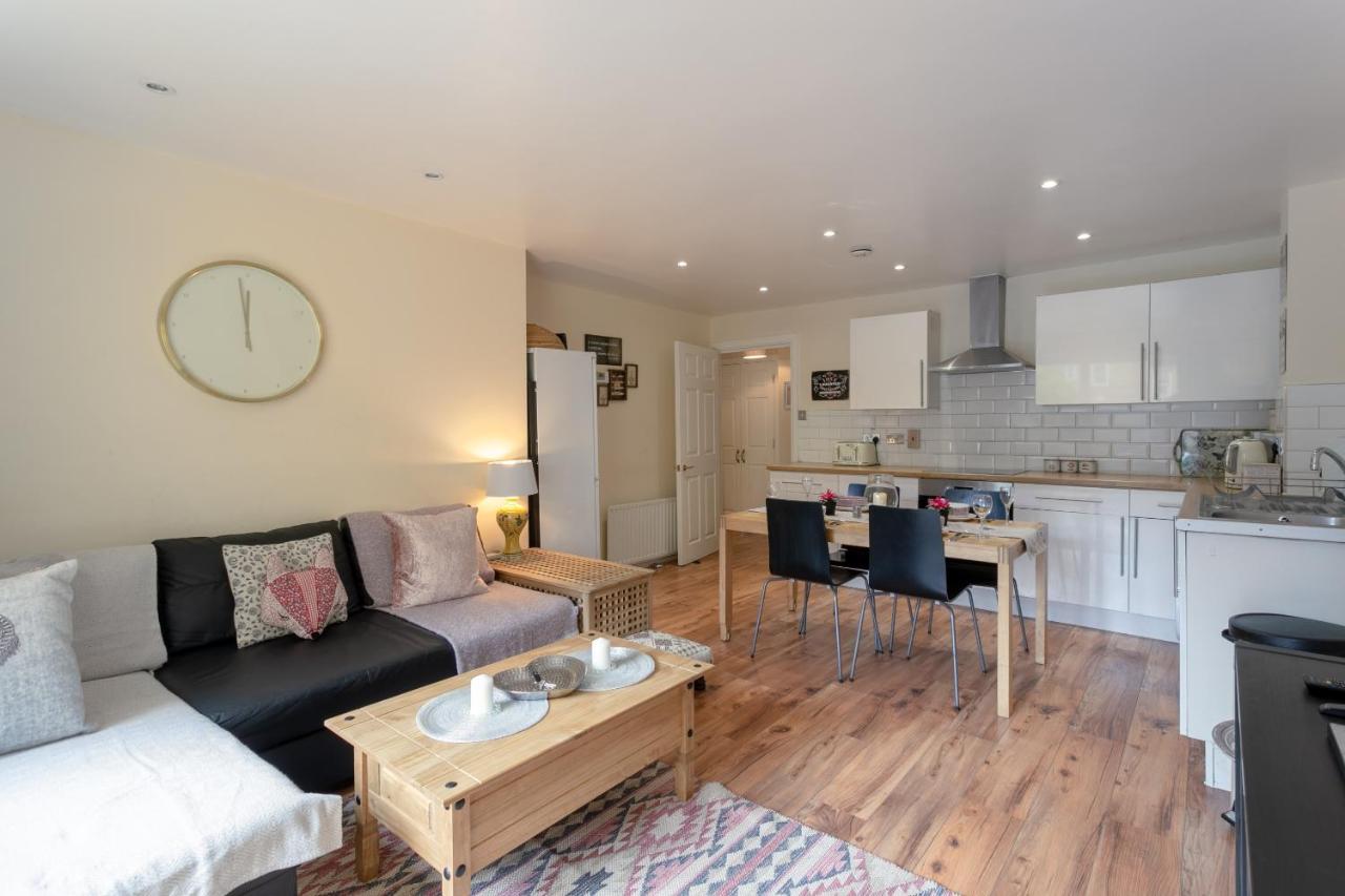 Stylish And Homely 4 Bedroom Home In East London Exteriör bild